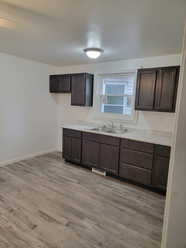 Building Photo - 362 E Hill St