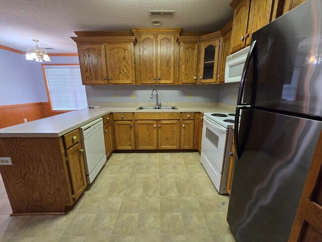Building Photo - 3563 Beacon Dr