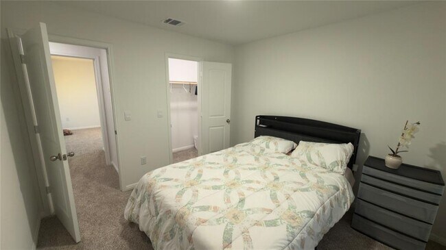 Building Photo - 2512 Hackamore Dr