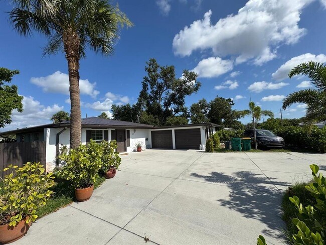 Building Photo - 1663 Birchcrest Blvd