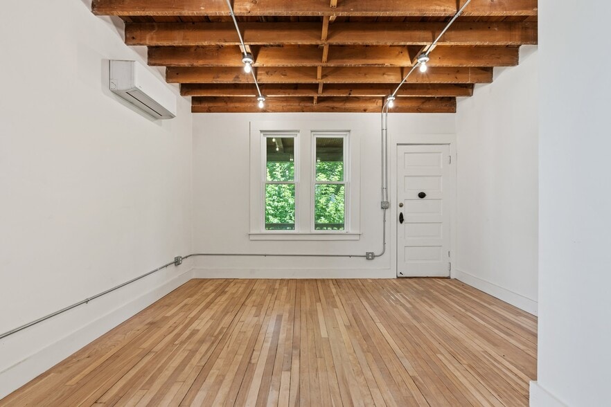 Building Photo - 1546 Selby Ave