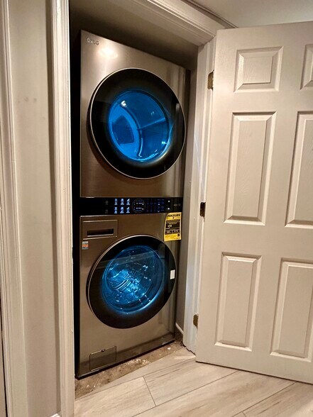 Building Photo - 2010 1st St NW