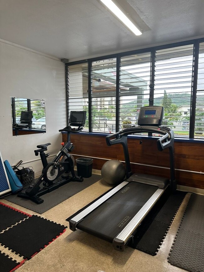 Building Photo - Fairway Gardens – 2 BD / 1 BA / 1 PK Spacious & Convenient Condo Living