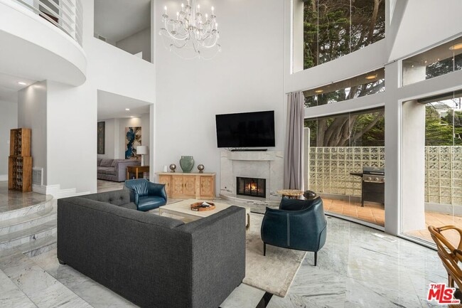 Building Photo - 11834 Pacific Coast Hwy