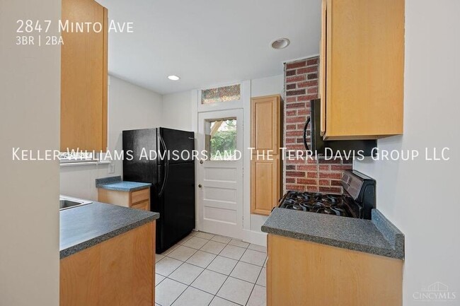 Building Photo - 2847 Minto Ave