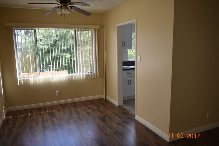 Bright Dining room - 1475 S Wooster St