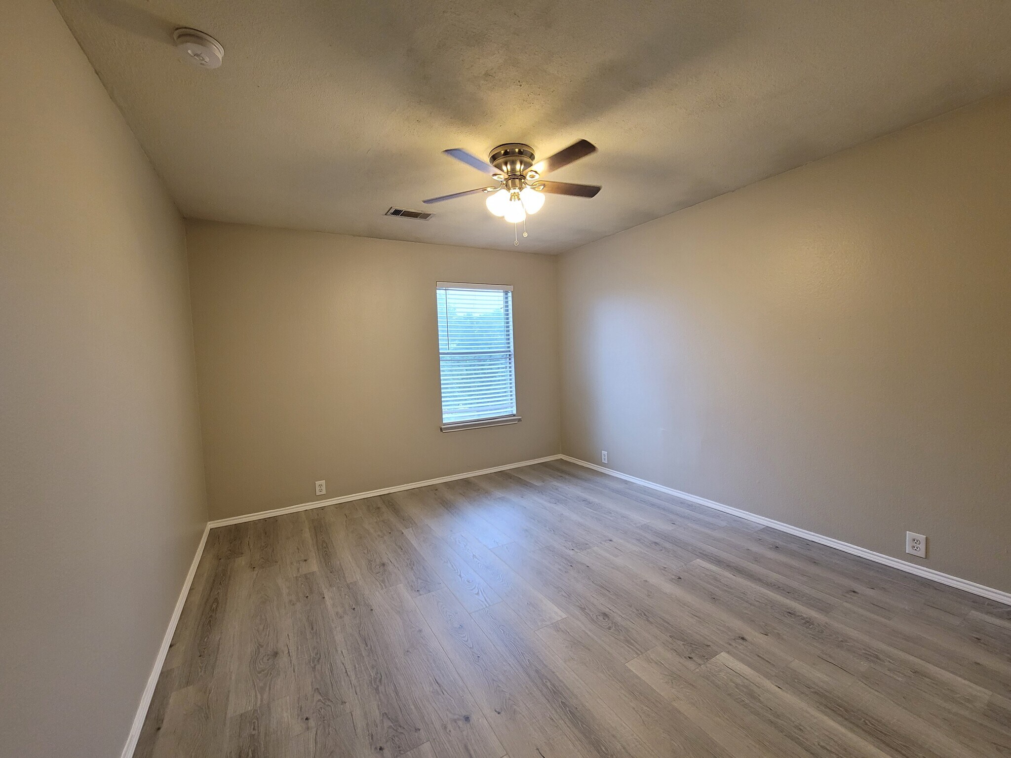 Building Photo - 4203 Falcon Dr