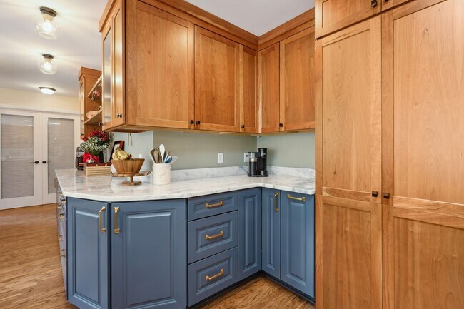 Building Photo - Everything included in rent price!! All ut...
