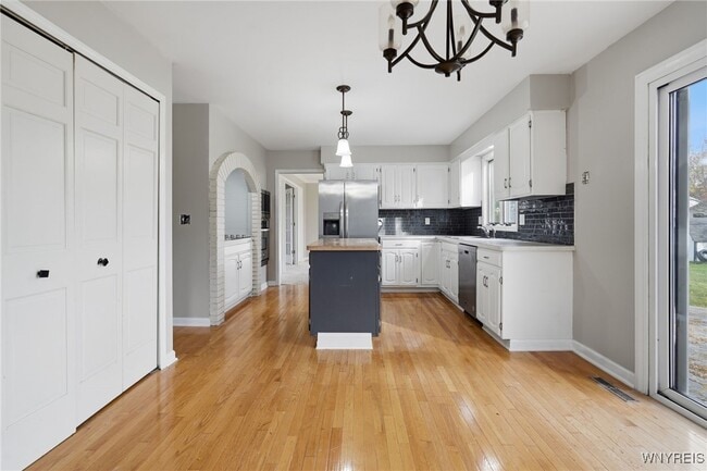 Building Photo - 8221 Clarence Ln N