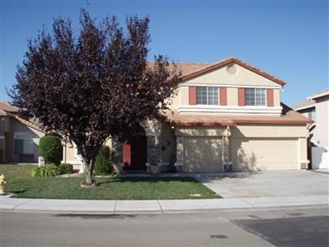 Primary Photo - Spacious 6-Bedroom, 3.5-Bath Home Located ...