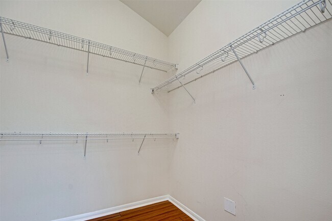 Building Photo - 26439 Richwood Oaks Dr