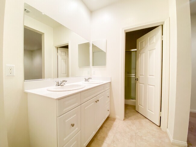 Building Photo - 5930 Ginger Dr