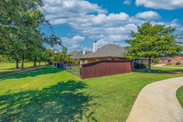 Building Photo - 8127 Robertson Dr