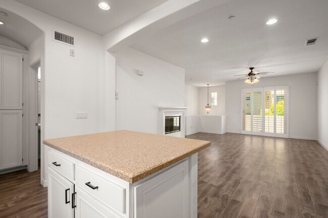 Building Photo - Upgraded Mission Valley 2 Bed 2.5 Bath at the Terraces of Escala! Small Pet OK!