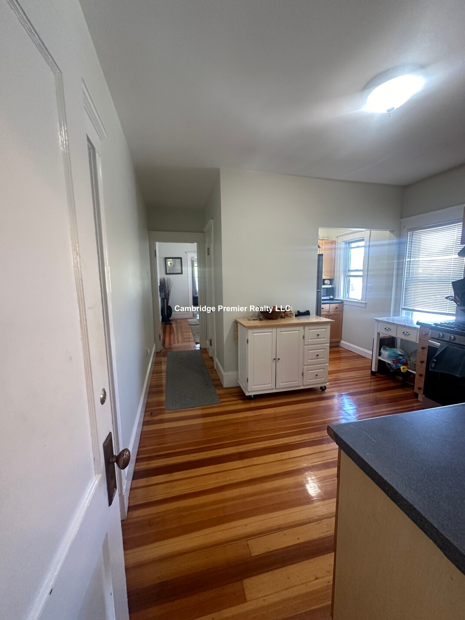 Building Photo - 399 School St