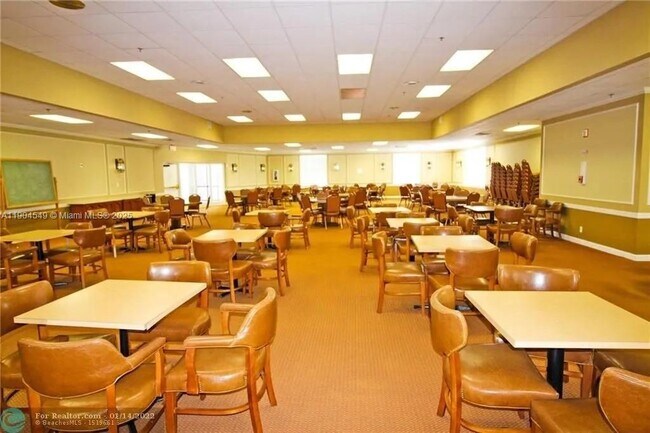 Building Photo - 4008 Berkshire A