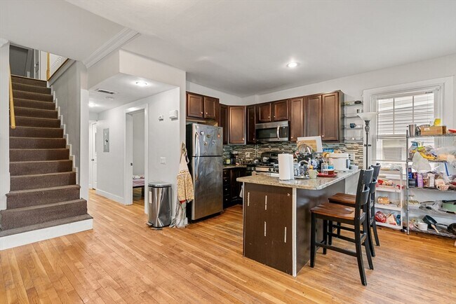 Building Photo - 66 Mozart St
