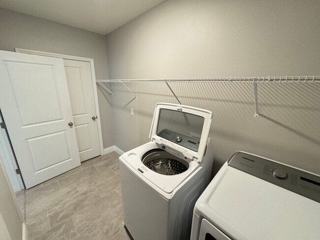 Building Photo - Available NOW!  Incredible, SPACIOUS 5 Bed...