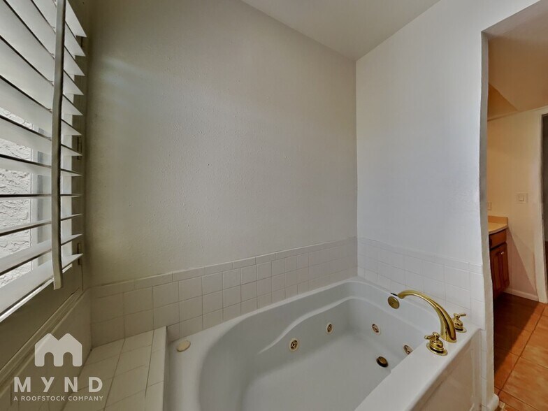 Building Photo - 8176 E Del Cuarzo Dr