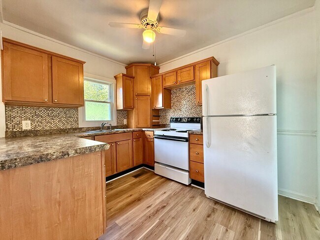 Building Photo - 2 Bedroom 1 Bathroom Home in Durham