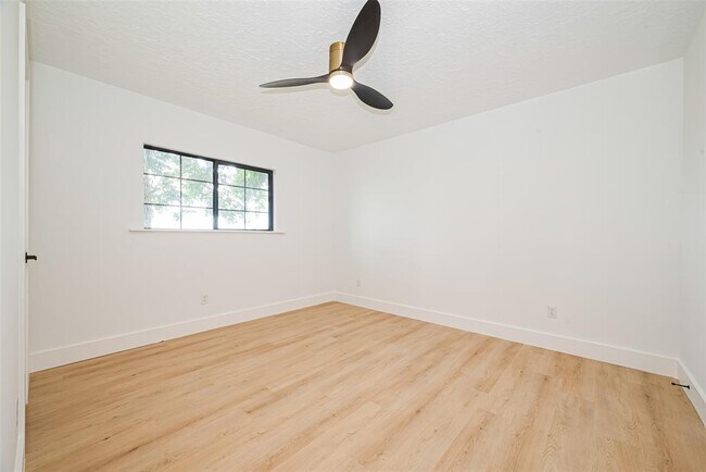Building Photo - 1306 Briarmead Dr