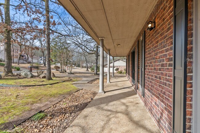 Building Photo - Maumelle Luxury Riverland Home