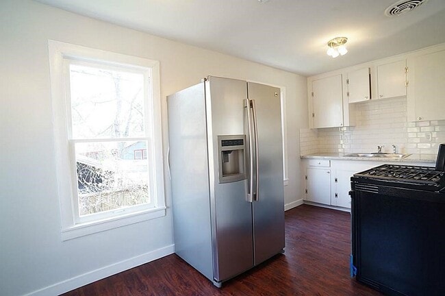 Building Photo - 4302 Siegel St