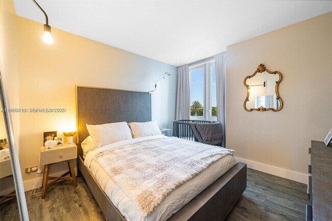 Building Photo - 2301 Collins Ave