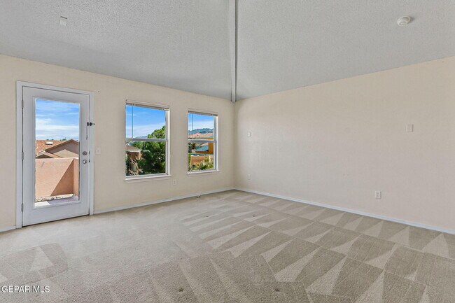 Building Photo - 6377 Franklin Ridge Dr
