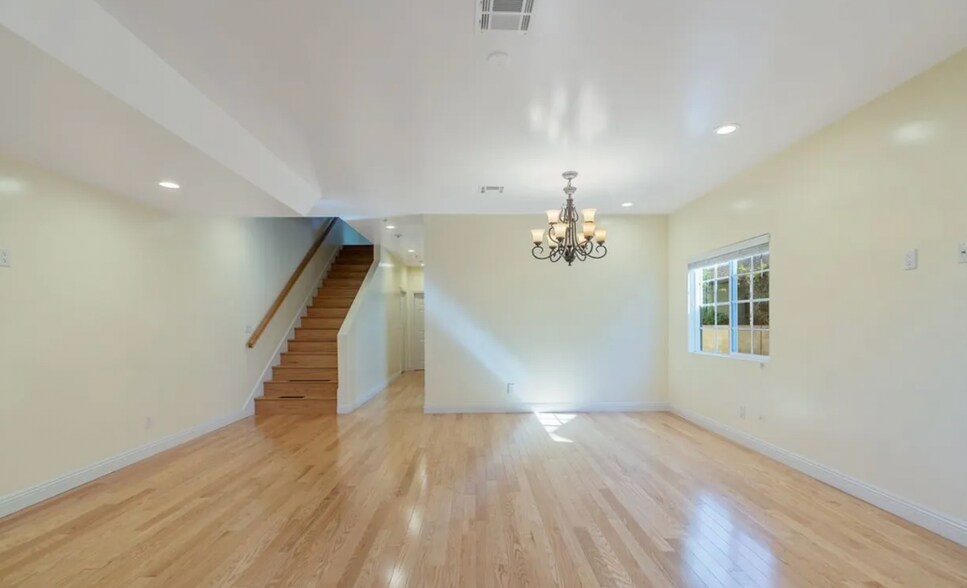 Building Photo - 2020 Hillcrest Dr