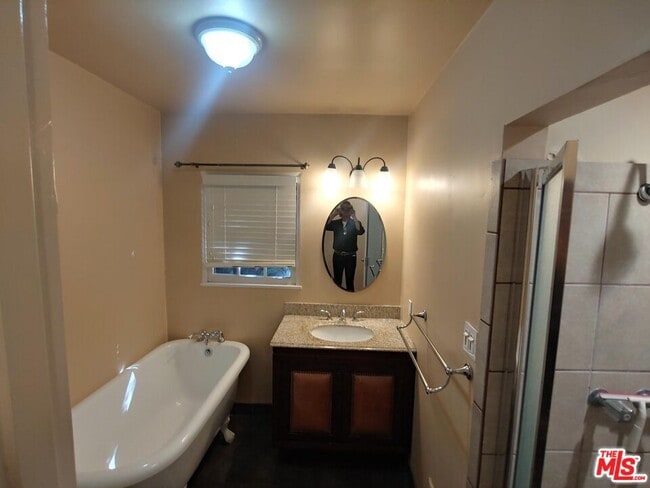 Building Photo - 9066 Shoreham Dr