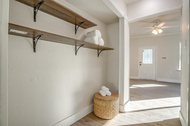 Building Photo - Newly Remodeled 2 Bed, 1 Bath Home near Historic Southside- 76110