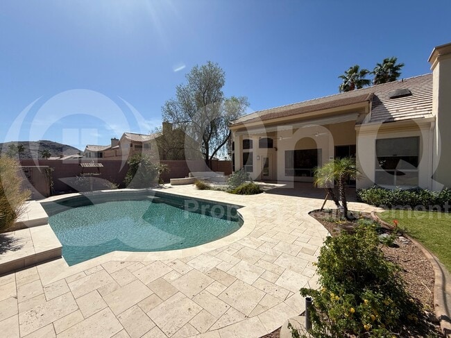 Building Photo - 902 E Desert Flower Ln