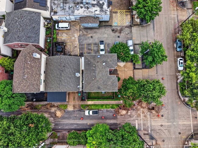 Building Photo - 2716 Bagby St