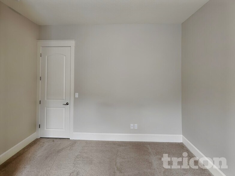 Building Photo - 2604 NE 175th St