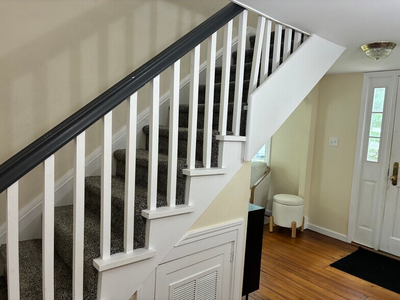 Building Photo - 22325 Fairmount Blvd