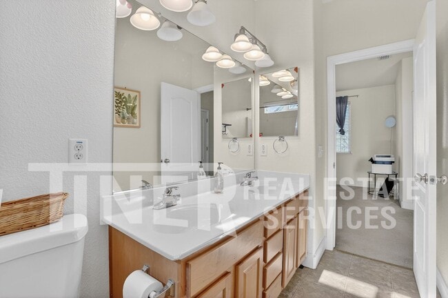 Building Photo - 5 Outer Banks Pl