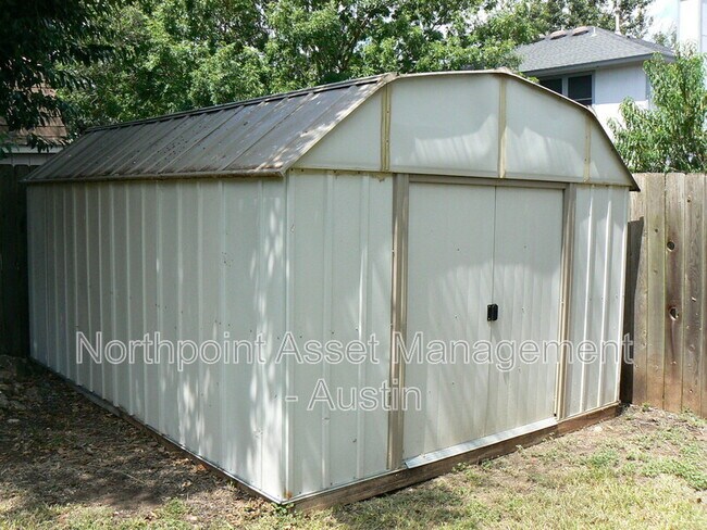 Building Photo - 1701 Yucca Ln