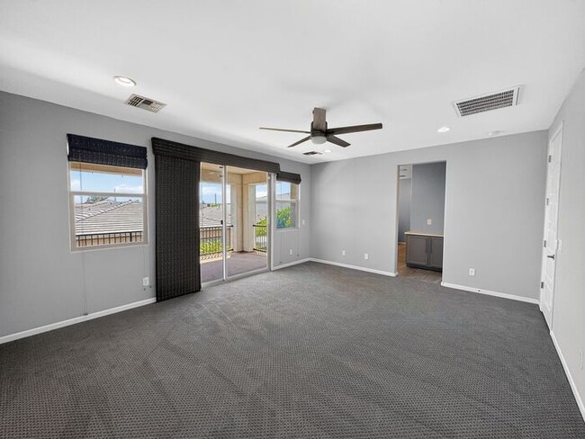 Building Photo - Stunning 5 Bed/5Bath Home in Gated Community – Over 3,100 SqFt of Modern Living -New Carpet throu...