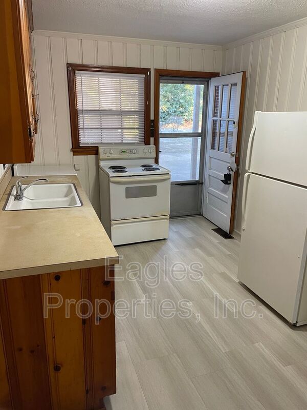 Building Photo - 413 Beech St