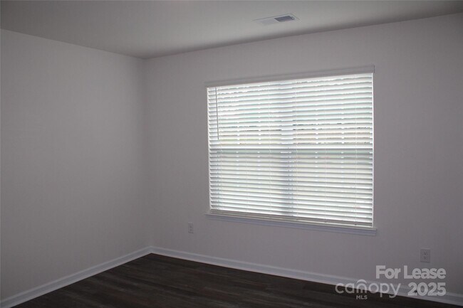 Building Photo - 2295 Mdw Strm Dr