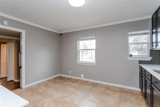 Building Photo - 3212 S Llewellyn Ave