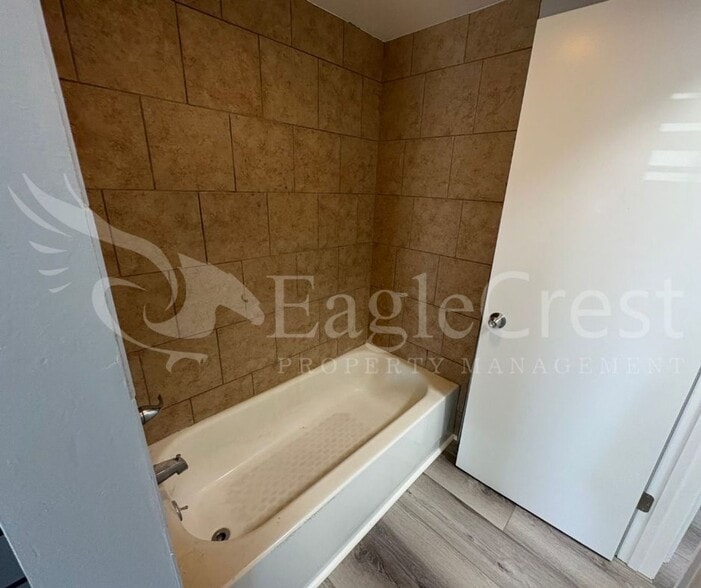 Building Photo - Roseville Lane Apartments