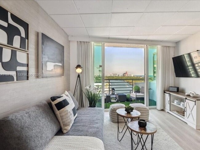 Building Photo - 2670 E Sunrise Blvd