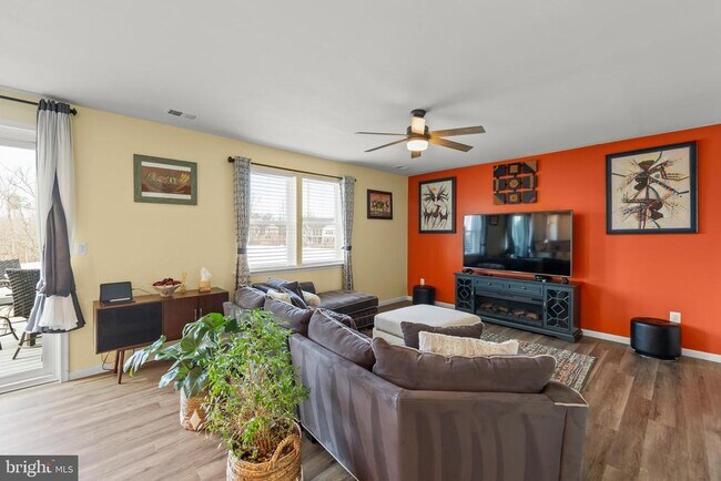 Building Photo - 124 Lenore Ln