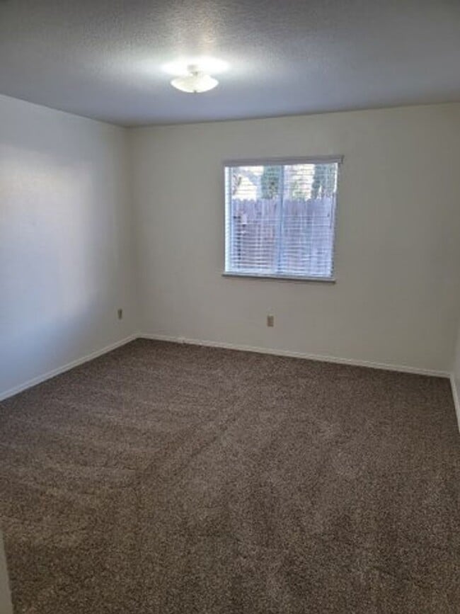 Building Photo - 90-90 Brewer St