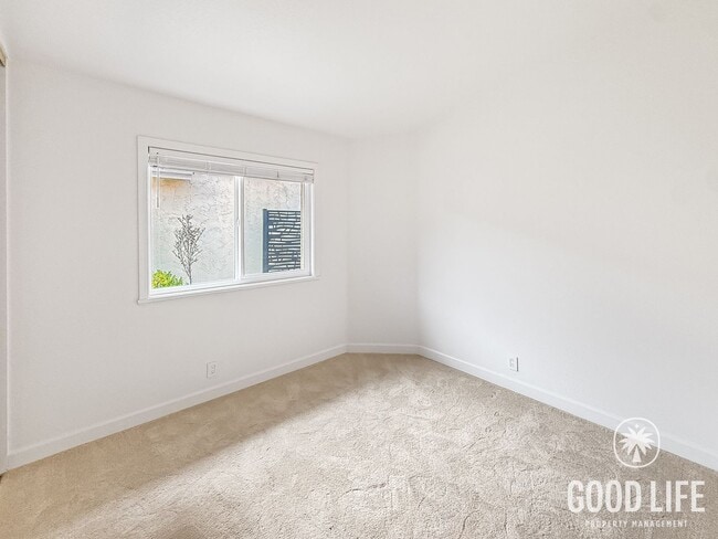 Building Photo - harming 2BR/2BA Townhome with Private Yard & 2-Car Garage in UTC