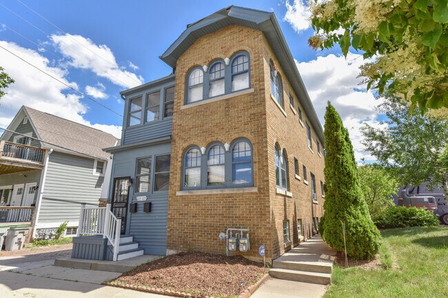 Building Photo - 423 W Vine St