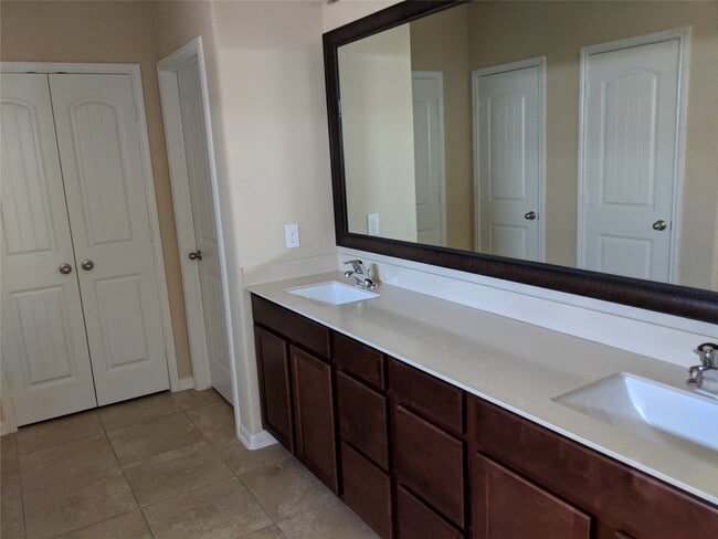 Building Photo - 5211 Ivory Glass Dr