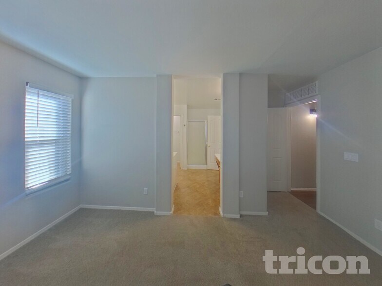 Building Photo - 43738 Elm Dr